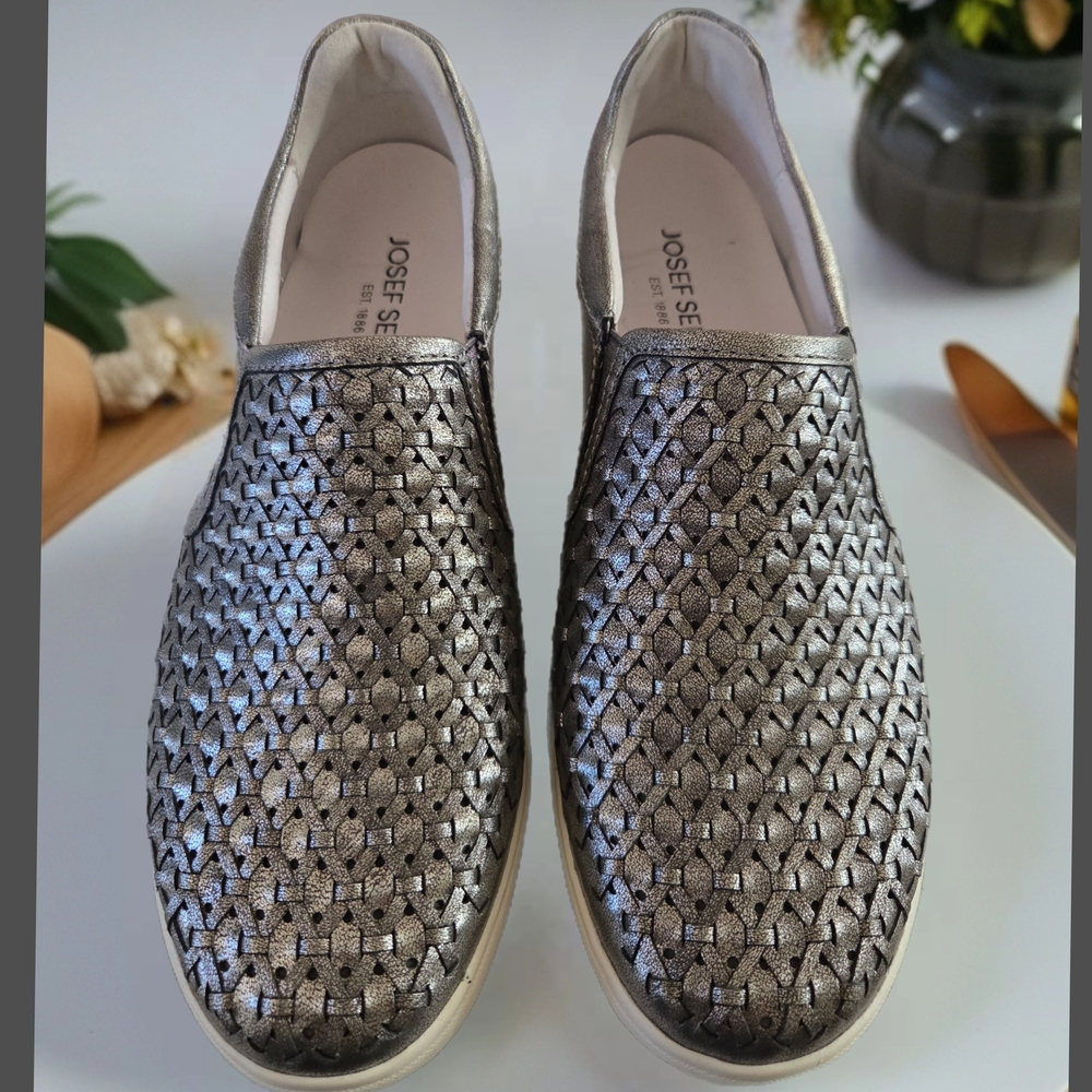 JOSEPH SEIBEL WOMEN'S SILVER METALLIC SLIP ON SNEAKERS SIZE 39/8.5❣️SO CUTE ❣️ - Picture 7 of 7